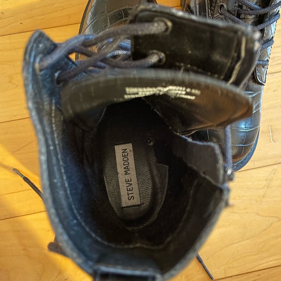 Steve Madden Black Crocodile Platform Combat Boots - Women’s 8.5 - Picture 6 of 7